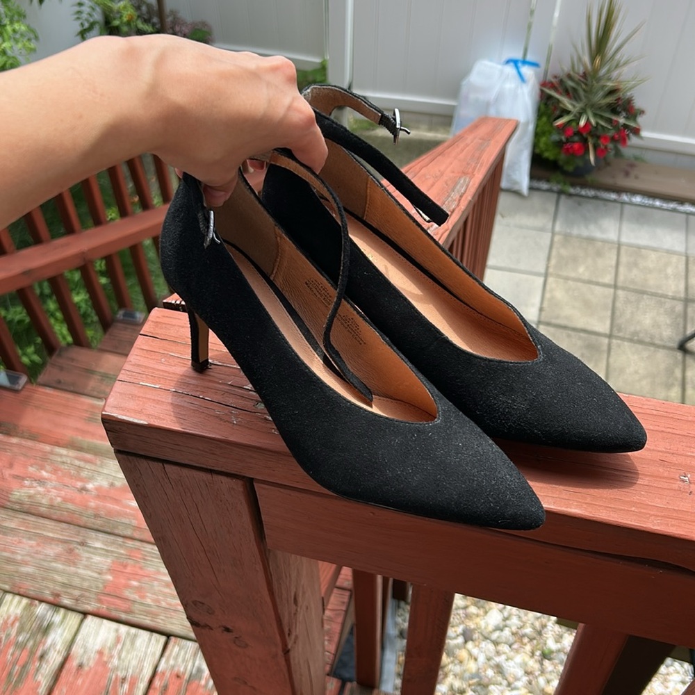 NWT HALOGEN BLACK SUEDE PUMPS WITH ANKLE STRAP